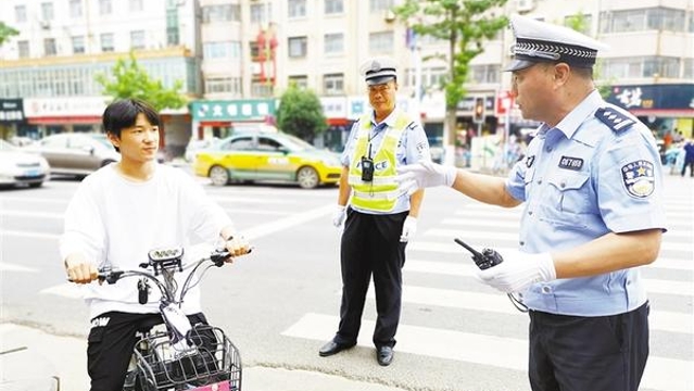 “創(chuàng)衛(wèi)”讓交通更便民——中心城區(qū)交通綜合整治攻堅(jiān)行動(dòng)綜述