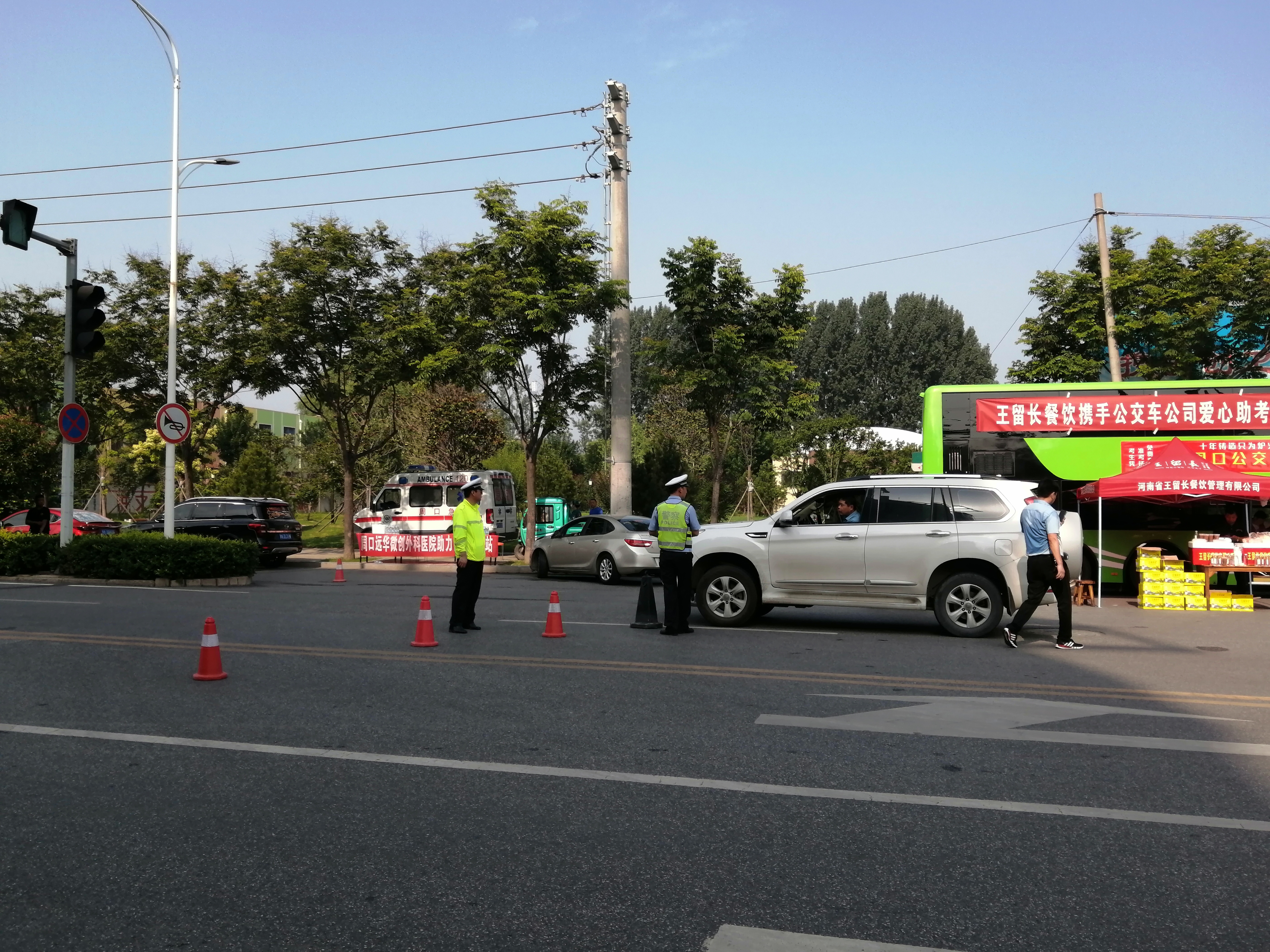 家長送身份證“闖”執(zhí)勤點 交警特事特辦打開綠色通道